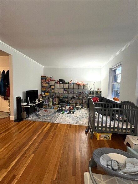 Building Photo - 1574 Beacon St