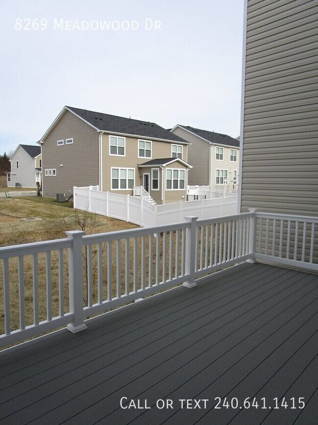 Building Photo - 8269 Meadowood Dr