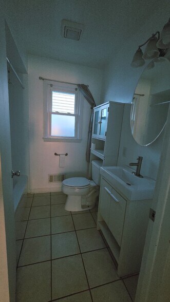 Bathroom - 3507 N 100th St