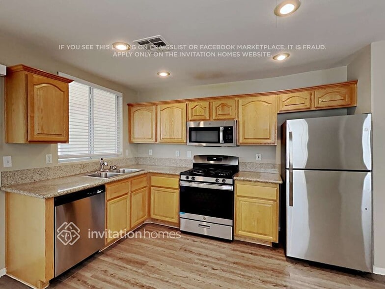 Building Photo - 7849 Wavering Pine Dr