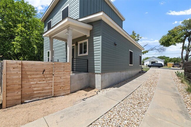 Building Photo - 7211 Providence Ave