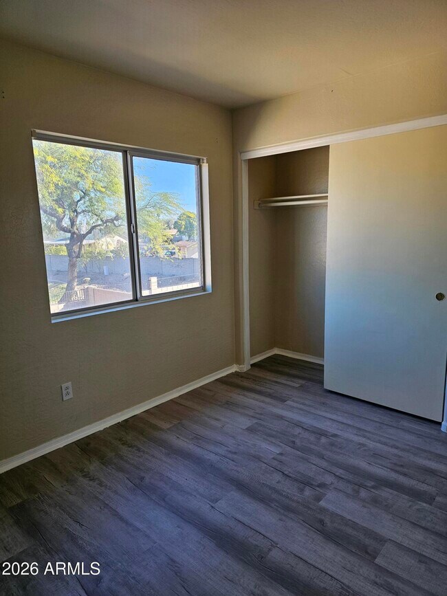 Building Photo - 11108 W Devonshire Ave