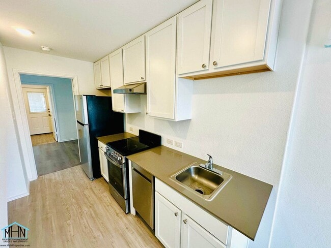 Building Photo - Straight Out of Your Favorite TV Show — This Mini-Home Marvel Has It All!