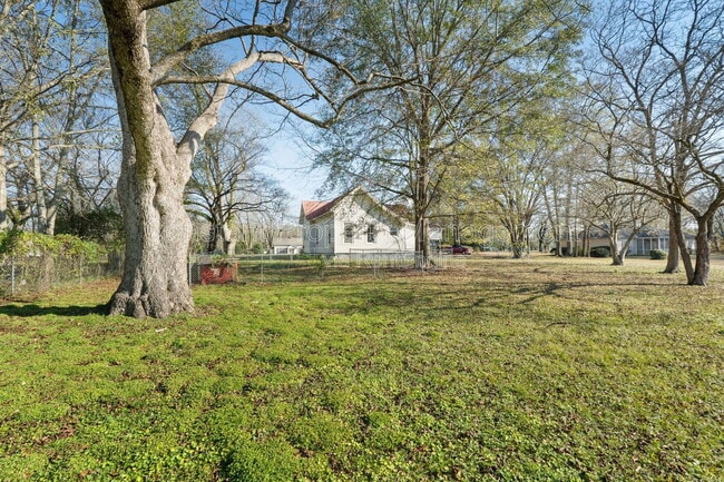 Building Photo - 138 Main St