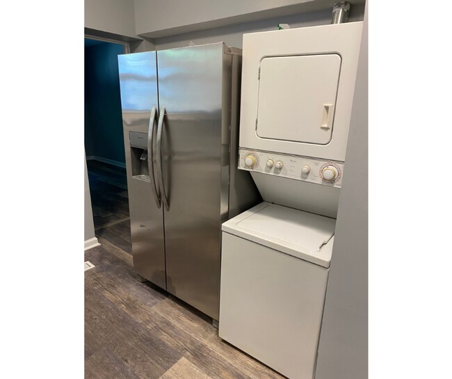 Building Photo - 627 Denison St