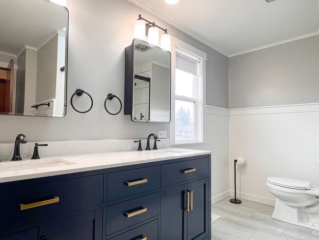 Building Photo - 4BD/2BA SUBURBAN HOME IN COBURG