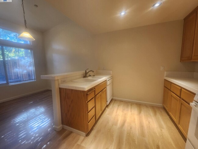 Building Photo - 1536 Corte Reina Common