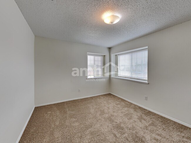 Building Photo - 3222 Blue Jay Ln