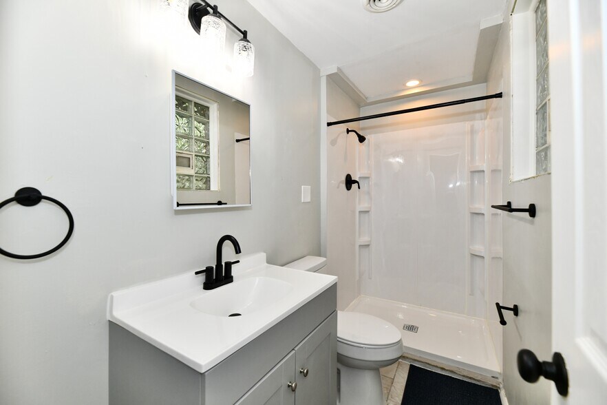 Building Photo - 5831 Suburban Dr