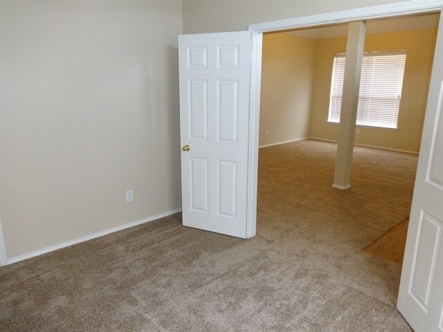 Building Photo - 2775 Ivy Hill Dr