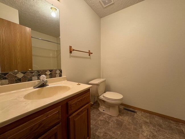 Building Photo - Charming 3-Bed, 2-Bath Home Just Minutes from Fort Leonard Wood!