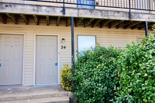 Primary Photo - 1901 E Lindsey St
