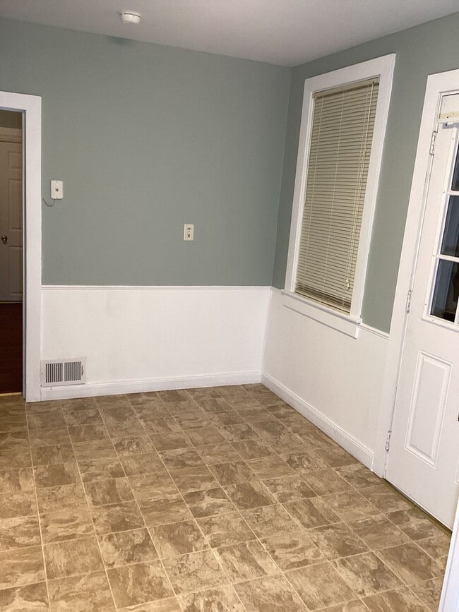 Building Photo - 224 W North St