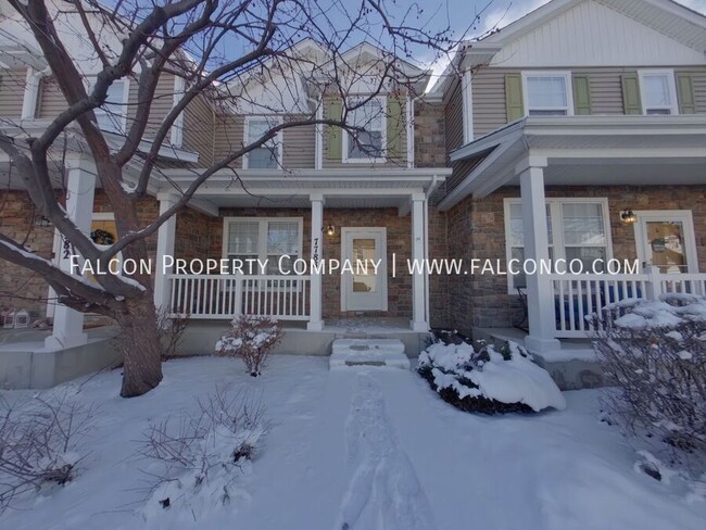 Primary Photo - Gorgeous Townhouse In Fountain!