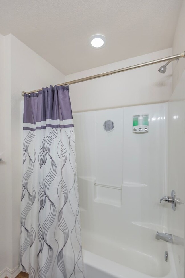 Building Photo - 800 Sherwood Dr