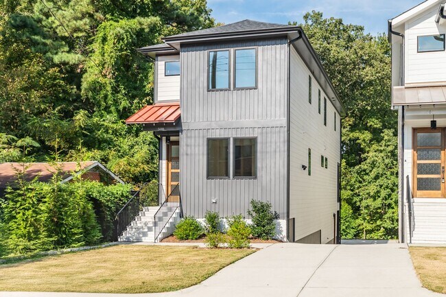 Building Photo - Modern 4-bedroom, 4-bathroom Custom Home D...