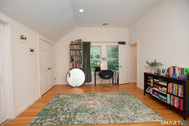 Building Photo - 128 Knollwood Dr