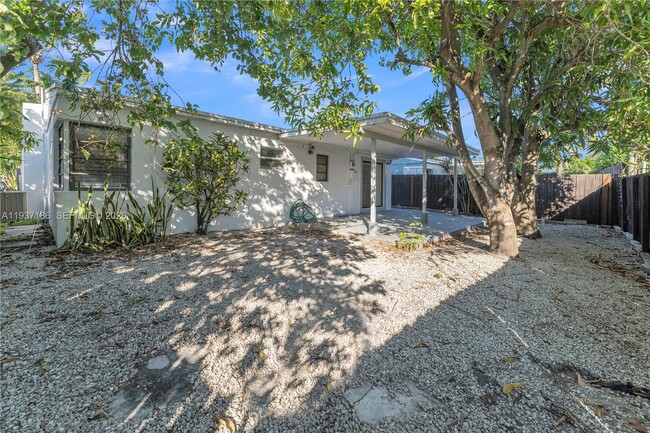 Building Photo - 5208 NE 5th Ave