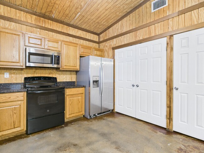 Building Photo - 5822 Leonard Rd