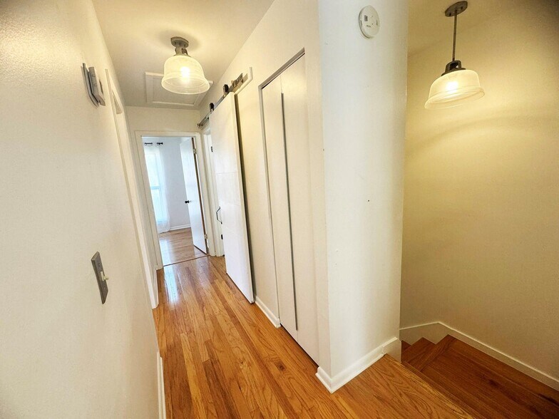 Building Photo - 321 Sandtree Dr