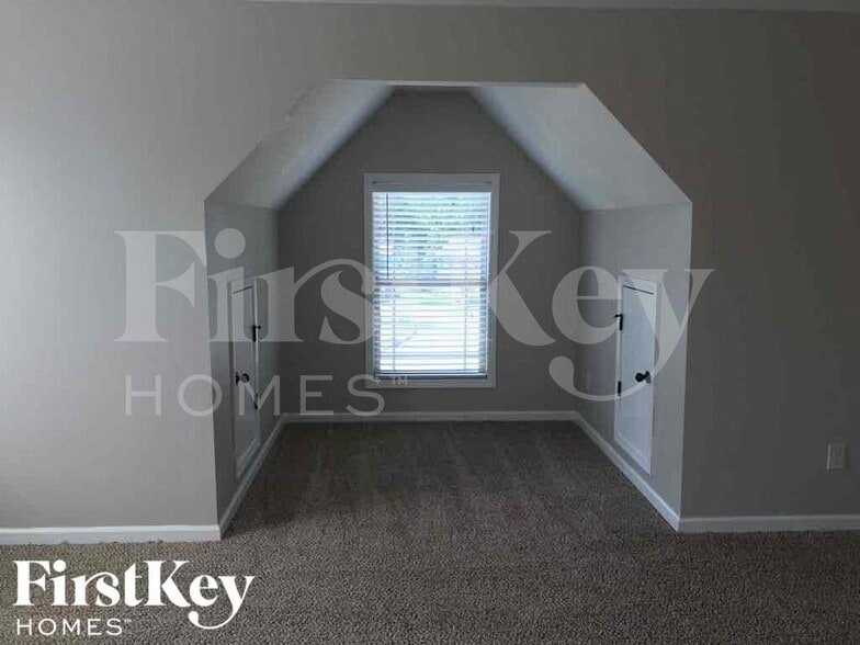 Building Photo - 260 Village Broad St