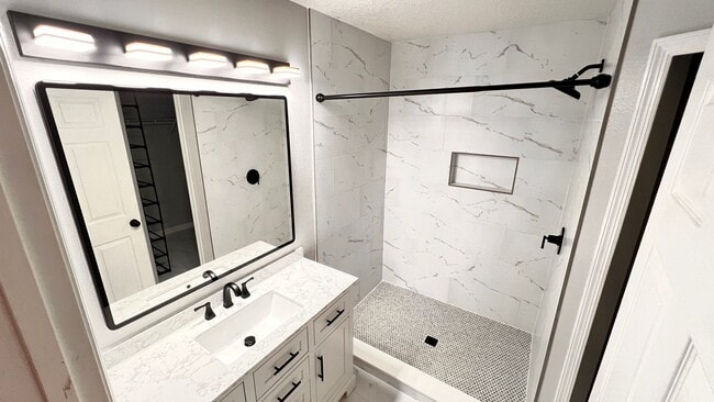 Building Photo - The Heart of Maitland: 3BD/2BA Home That F...