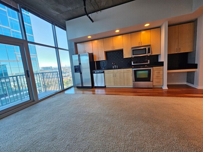 Building Photo - Glass House 1 Bed 1 Bath High Rise Condo w/ Mountain & City Views!!