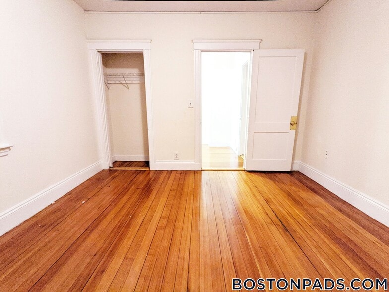 Building Photo - 520 Cambridge St