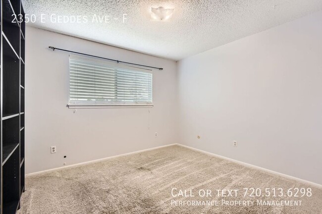 Building Photo - Spacious Three Bedroom Condo