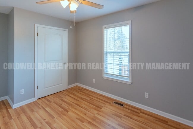 Building Photo - 345 Yoakum St