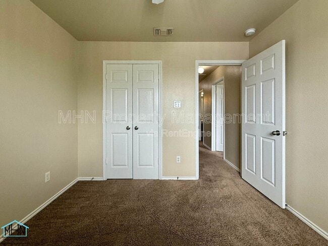 Building Photo - 5807 Golf Bend