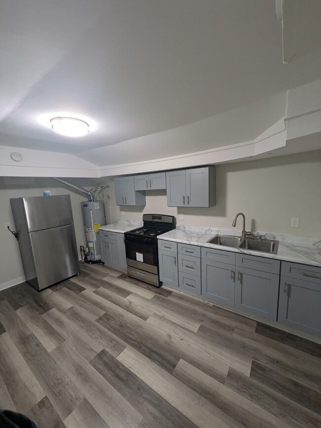 Building Photo - 928 Garfield St