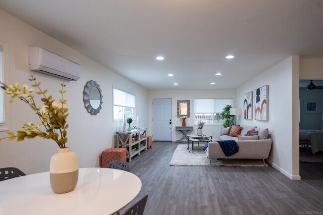 Building Photo - Van Dyke Triplex