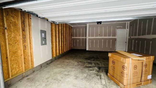 Building Photo - "Charming 3-Bedroom Home with 2 Full Baths in Picturesque Danville – 1,673 Sq Ft of Comfort Awaits!"