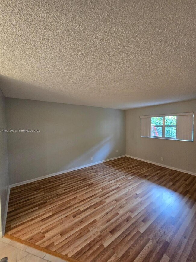 Building Photo - 3300 Spanish Moss Terrace