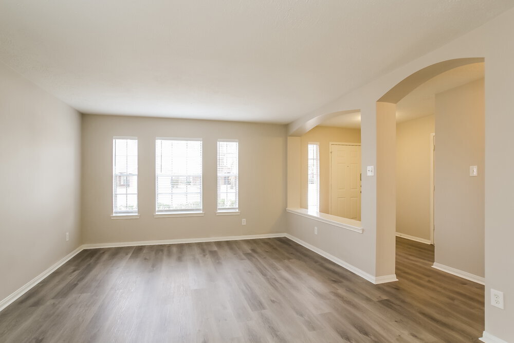 Building Photo - 31518 Kingston Village Dr