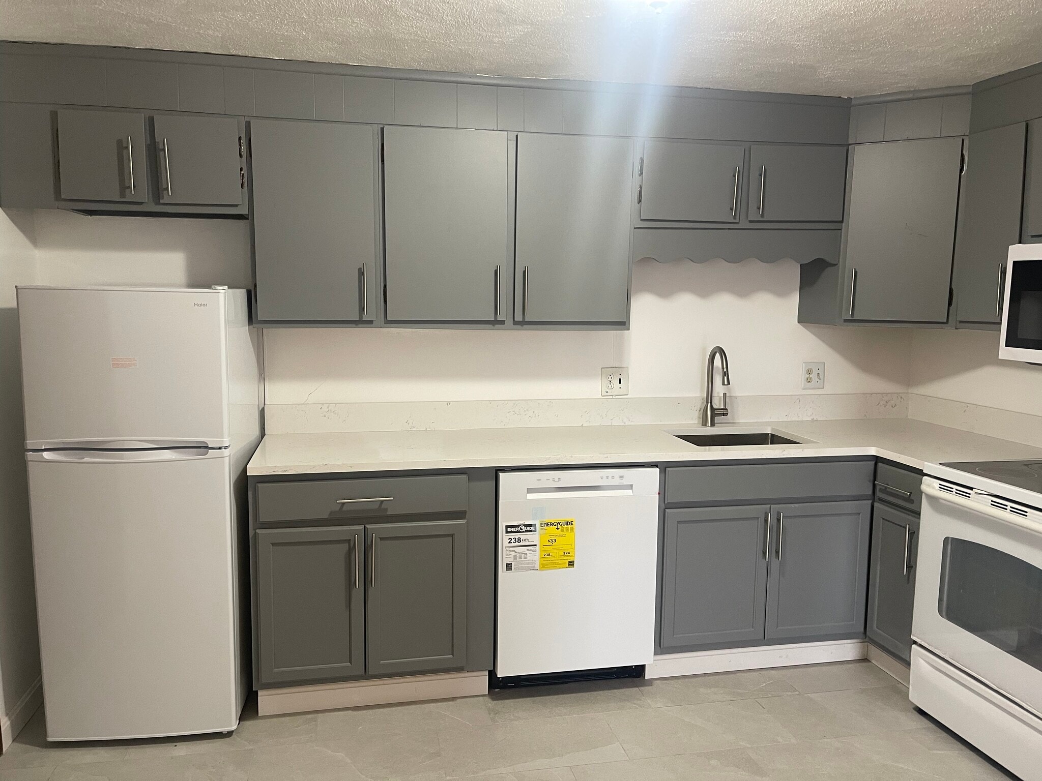 Building Photo - 224 Main St