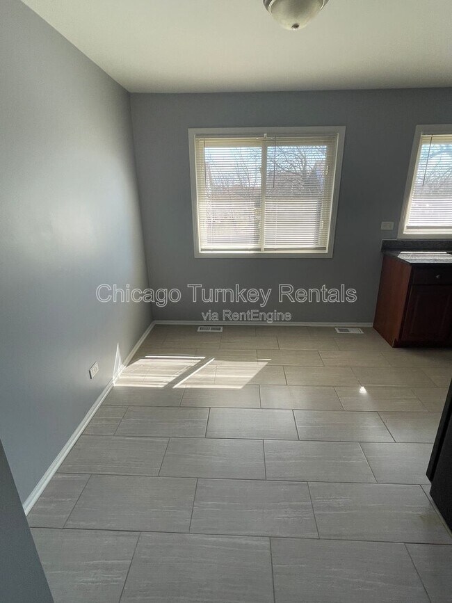 Building Photo - 5663 Allemong Dr