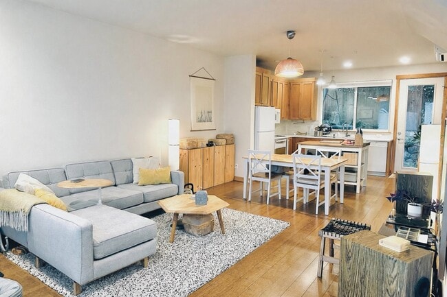 Building Photo - 965 Curtis Loop NE