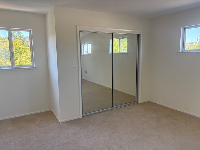 Building Photo - Charming 3 bed, 2 bath with office on San ...