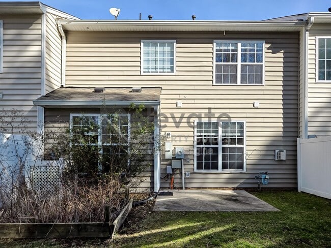 Building Photo - 805 Parkland Pl