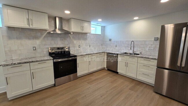 Building Photo - 240 Mcgregor Ave