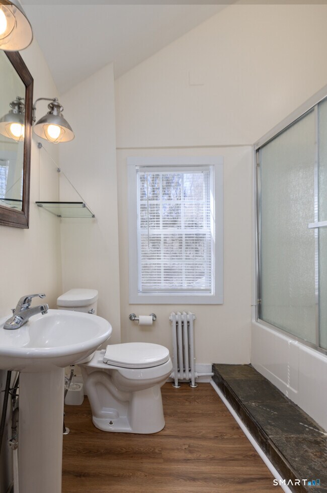 Building Photo - 1187 Mt Carmel Ave