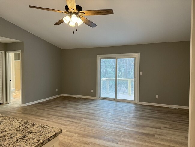 Building Photo - One Bedroom Ranch Home in Denver