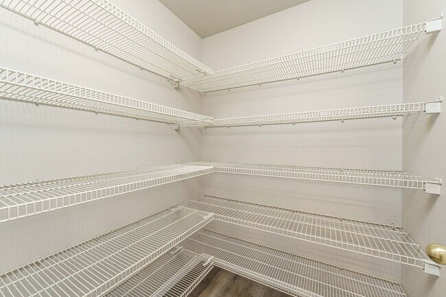 Building Photo - Recently Updated 3 Bedroom 2.5 Bath Duplex - Located in Convenient Hazel Dell Neighborhood