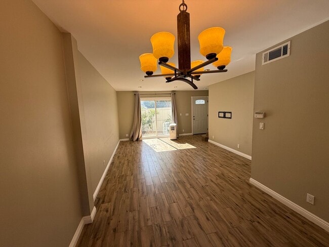 Building Photo - 4830 Argyle Dr