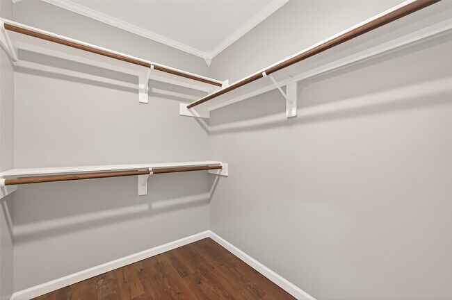 Building Photo - 1720 Old Creek Dr