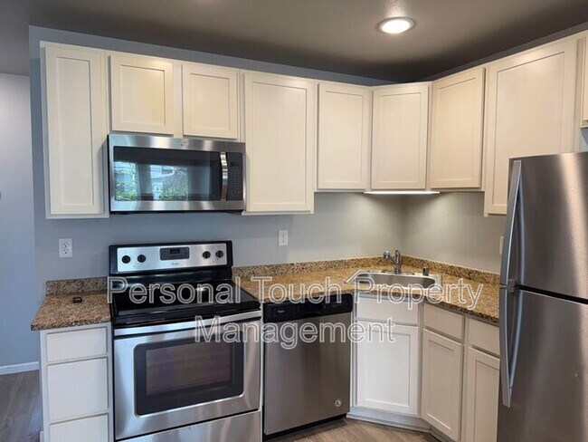 Building Photo - 808 7th Ave S