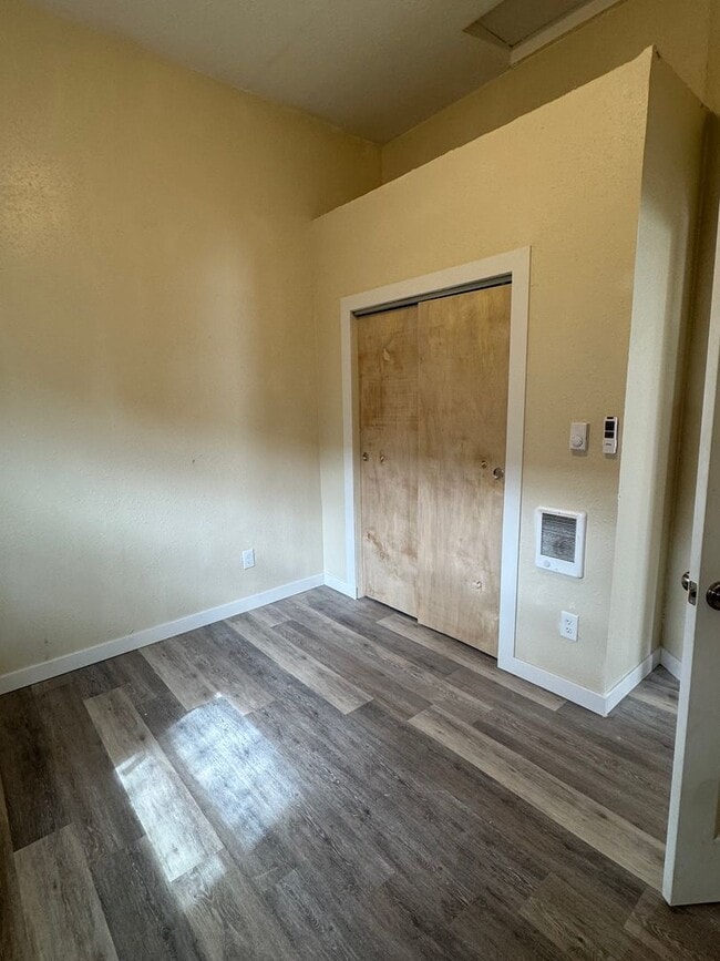 Building Photo - 902 S 29th Ave