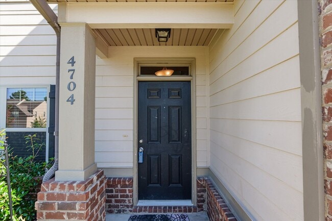 Building Photo - Great 5 Bedroom Home in Evans